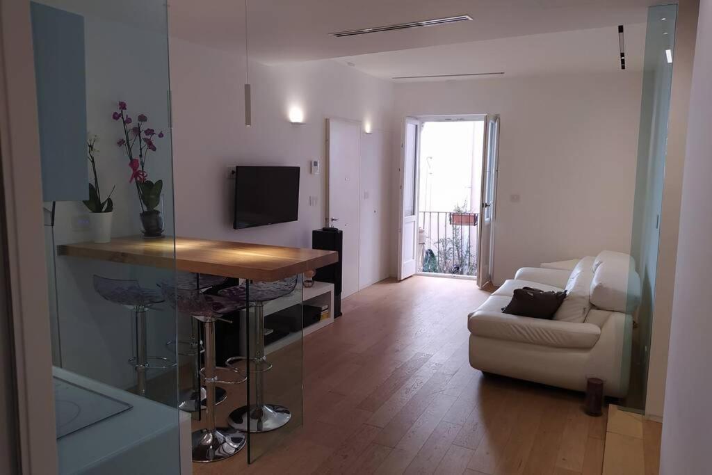 Casa Bianca - Luxury With Balcony In The City Centre Taormina Esterno foto