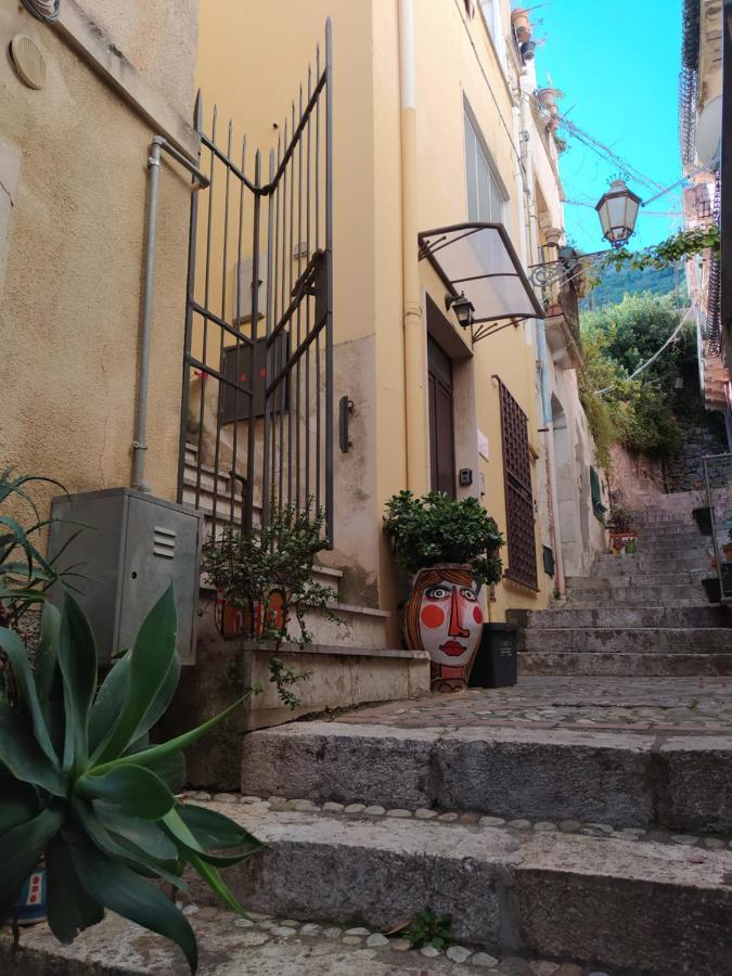Casa Bianca - Luxury With Balcony In The City Centre Taormina Esterno foto